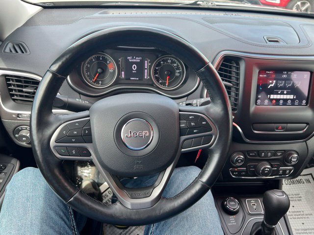 Used 2019 Jeep Cherokee Latitude w/ Cold Weather Group AWD/4WD image 21