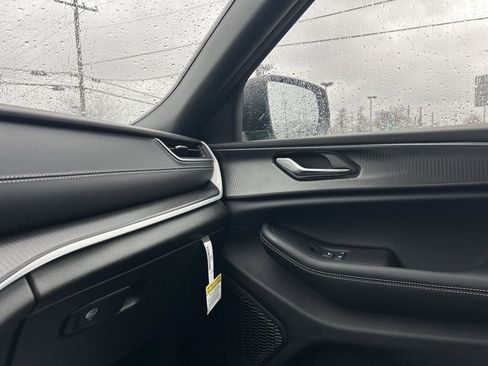 Used 2025 Jeep Grand Cherokee L Laredo w/ Luxury Tech Group I image 23