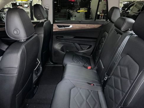 New 2026 Volkswagen Atlas SE image 12
