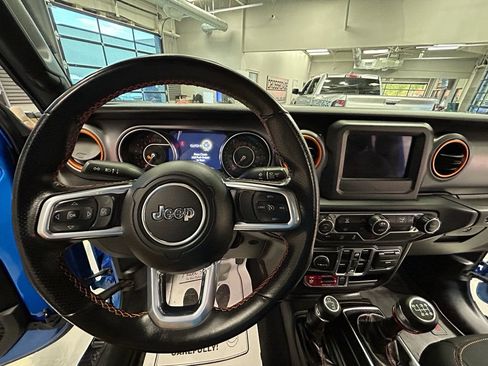 Used 2021 Jeep Gladiator Mojave AWD/4WD image 9