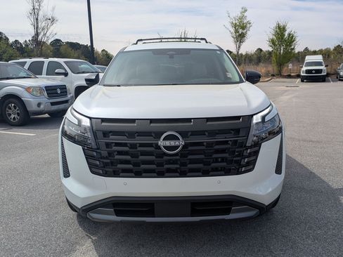 New 2026 Nissan Pathfinder SL image 9