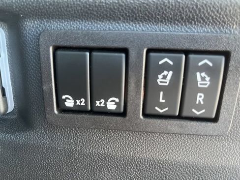 Used 2024 Chevrolet Tahoe Z71 w/ Luxury Package AWD/4WD image 36