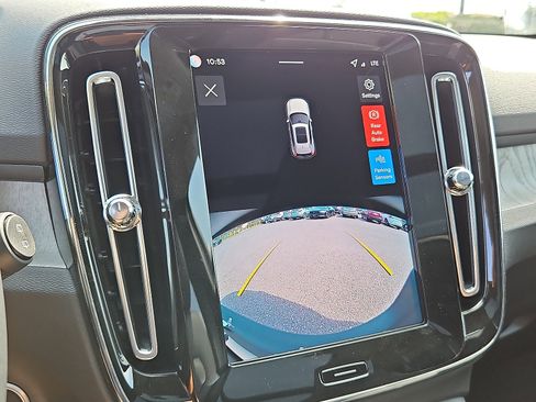 New 2026 Volvo XC40 B5 Core w/ Protection Package Premier image 17