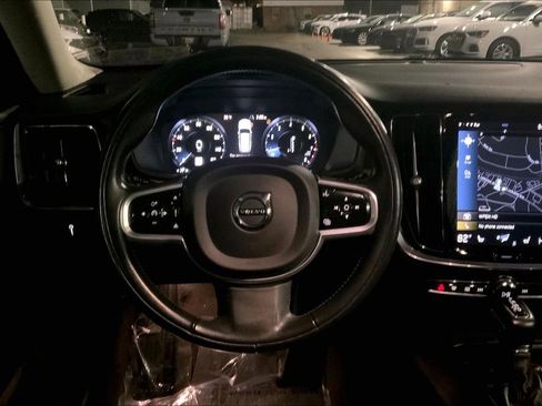 Used 2022 Volvo V60 T5 Cross Country image 5