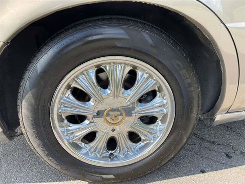 Used 2003 Cadillac De Ville w/ Comfort & Convenience Package FWD image 35