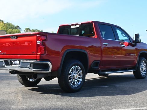 Used 2024 Chevrolet Silverado 2500 LTZ w/ LTZ Plus Package image 9