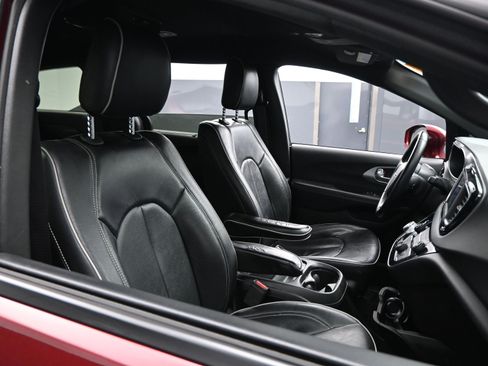 Used 2018 Chrysler Pacifica Touring Plus w/ S Appearance Package image 21