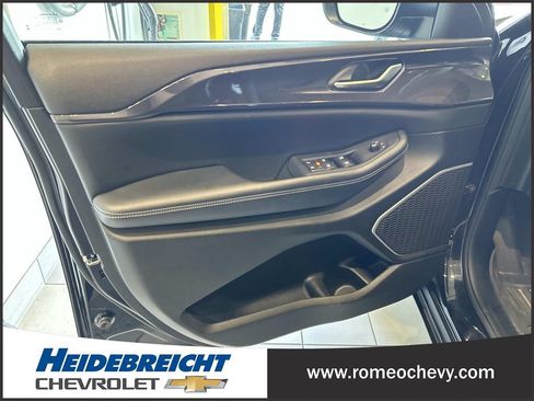 Used 2022 Jeep Grand Cherokee L Laredo w/ Luxury Tech Group I AWD/4WD image 10