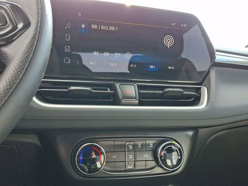 Used 2025 Chevrolet TrailBlazer LS image 24