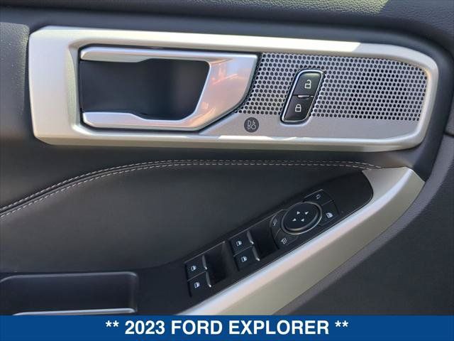 Used 2023 Ford Explorer XLT w/ Equipment Group 202A RWD image 11