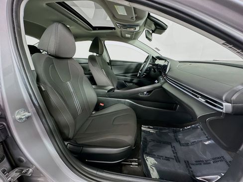 Used 2025 Hyundai Elantra SEL FWD image 29