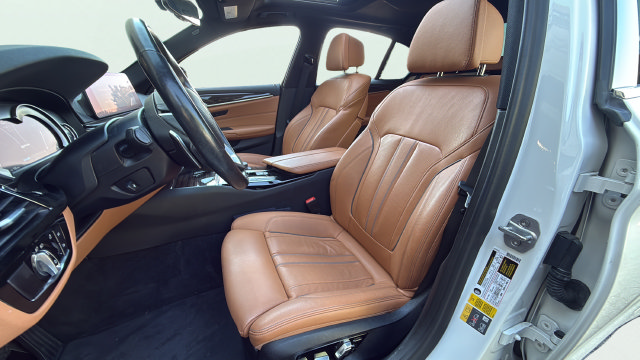 Used 2019 BMW 530e w/ Convenience Package RWD image 14