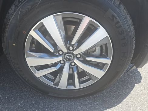 Used 2025 Nissan Pathfinder SL AWD/4WD image 35