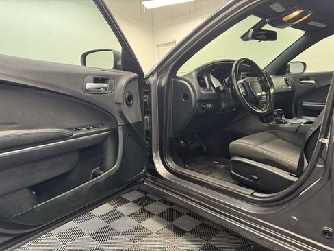 Used 2017 Dodge Charger SE w/ Popular Equipment Group image 11