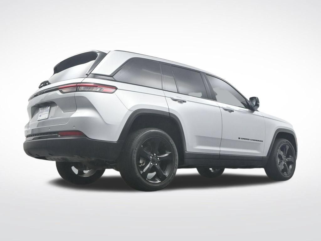 Used 2024 Jeep Grand Cherokee Altitude RWD image 45
