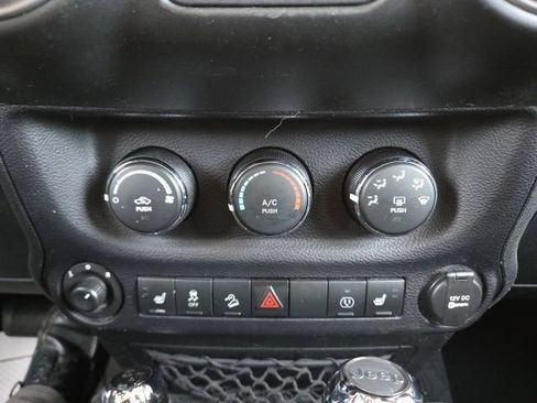 Used 2015 Jeep Wrangler Unlimited Sahara w/ Connectivity Group AWD/4WD image 45