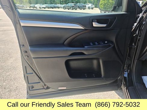 Used 2017 Toyota Highlander XLE AWD/4WD image 13