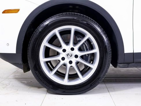 Certified 2025 Porsche Cayenne image 22