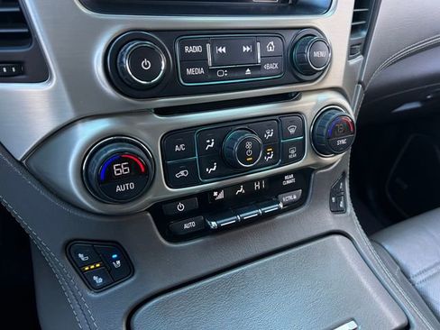 Used 2020 GMC Yukon XL Denali w/ Denali Premium Package image 29