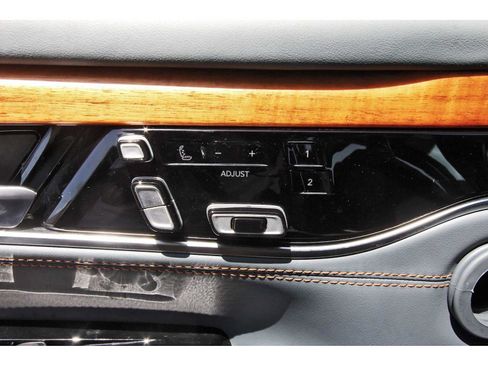 Used 2023 Jeep Grand Wagoneer Series II w/ Premium Group II AWD/4WD image 28