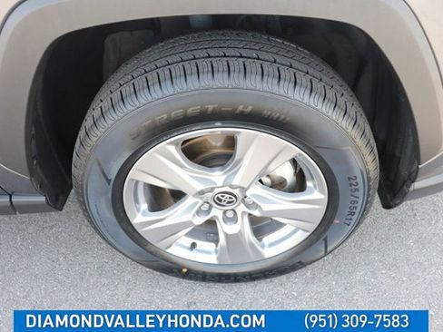 Used 2025 Toyota RAV4 XLE FWD image 29