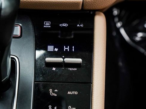 Used 2024 Porsche Macan Turbo image 28