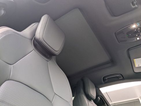 Used 2025 Porsche Macan Electric RWD image 28