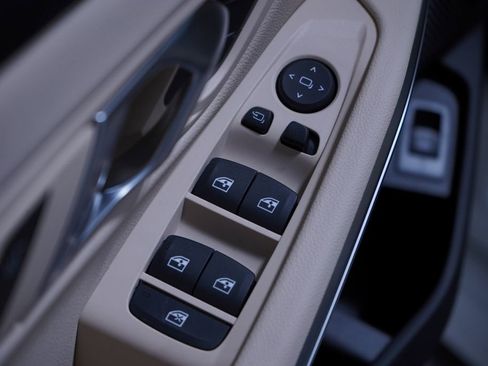 Used 2025 BMW 330i Sedan w/ Parking Assistance Package RWD image 11