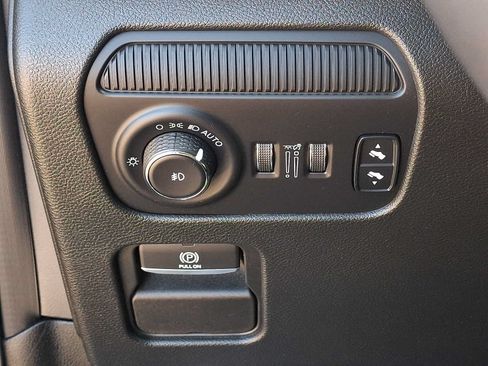 Used 2023 Jeep Wagoneer Series II AWD/4WD image 25