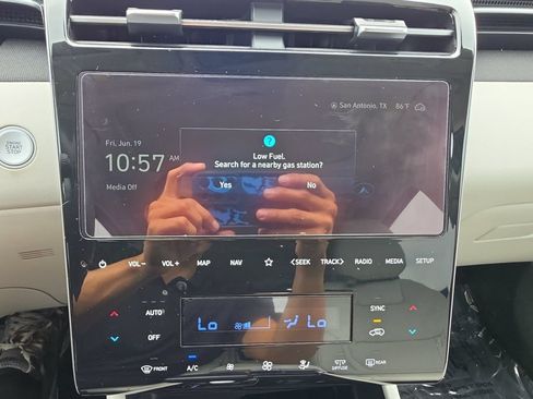 Certified 2024 Hyundai Tucson SEL w/ Convenience Package FWD image 17