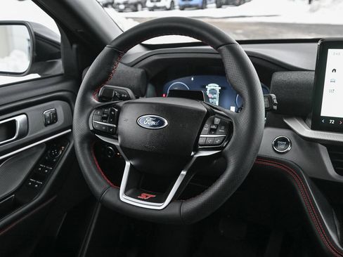 Used 2025 Ford Explorer ST image 34