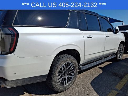 Used 2025 Chevrolet Suburban Z71 w/ Comfort Package image 14