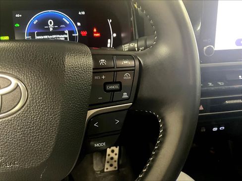 Used 2025 Toyota Camry SE image 23