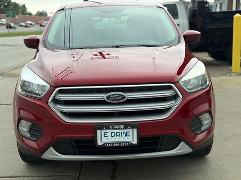 Used 2017 Ford Escape SE w/ SE Cold Weather Package AWD/4WD image 2