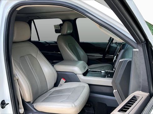 Used 2021 Ford Expedition Limited RWD image 9