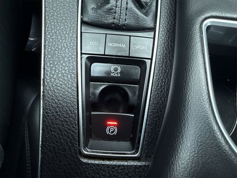 Used 2021 Toyota Avalon XLE image 30