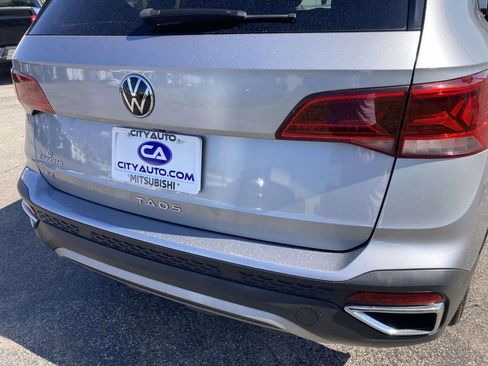 Used 2022 Volkswagen Taos SE FWD image 11