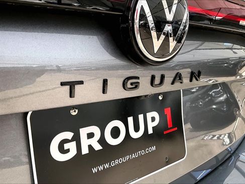 Used 2025 Volkswagen Tiguan SE R-Line FWD image 31