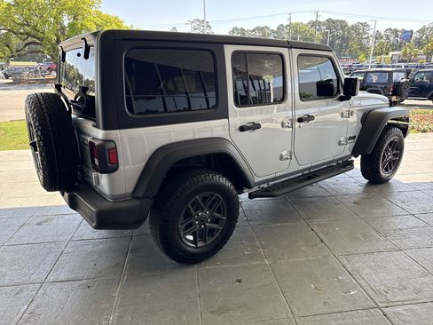 Used 2024 Jeep Wrangler Sport S image 15