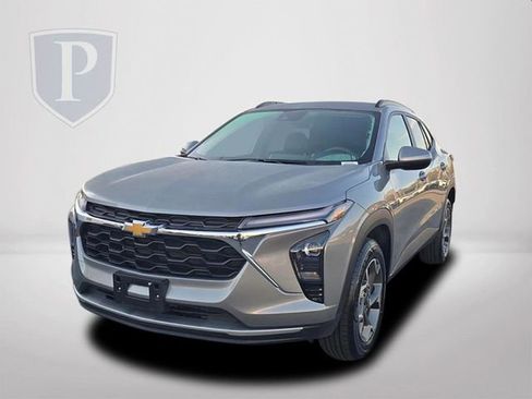 Certified 2025 Chevrolet Trax LT image 9