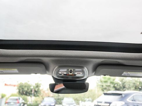 Used 2025 Volvo XC40 B5 Core image 19