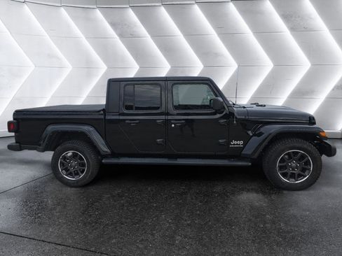 Used 2023 Jeep Gladiator Overland image 4