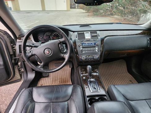 Used 2011 Cadillac DTS Luxury image 40