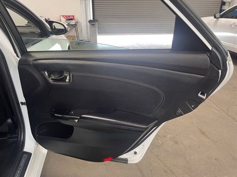 Used 2016 Toyota Avalon Limited image 15