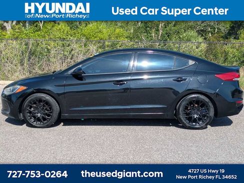 Used 2018 Hyundai Elantra SE FWD image 2