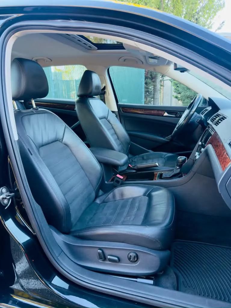 Used 2012 Volkswagen Passat TDI SEL Premium FWD image 11