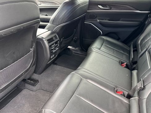 Used 2022 Jeep Grand Cherokee Limited image 15