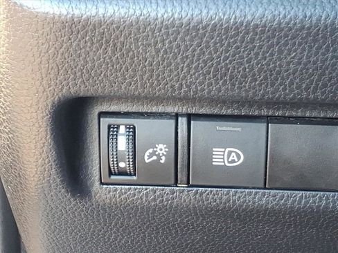 Used 2021 Toyota RAV4 XLE image 21