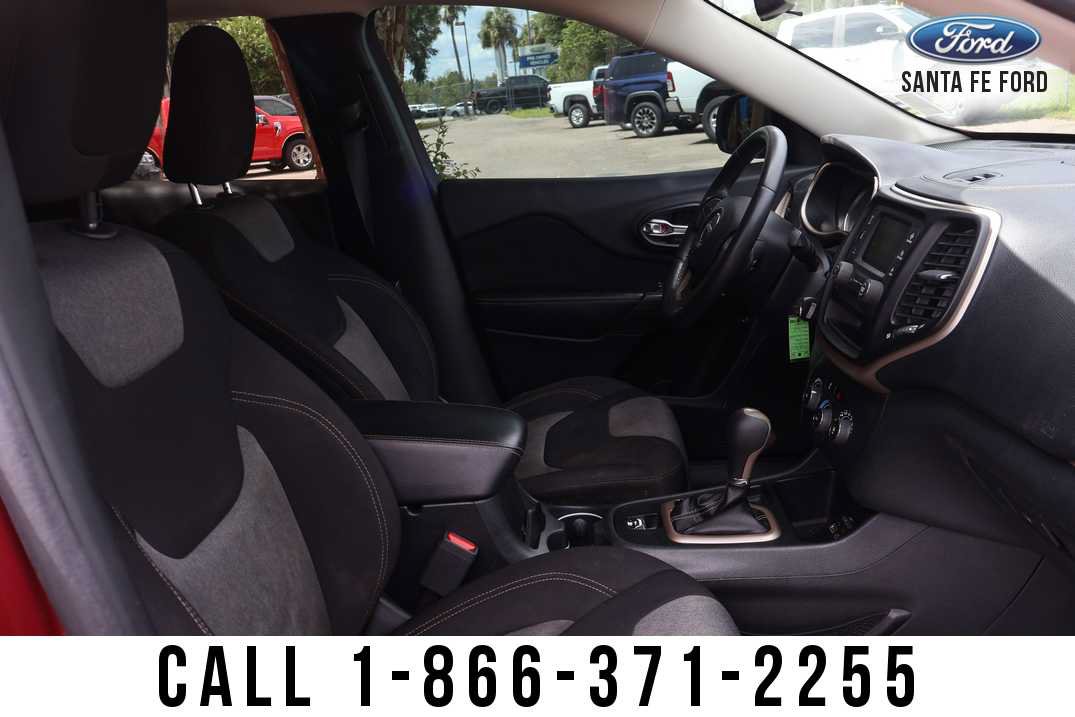 Used 2016 Jeep Cherokee Sport FWD image 24