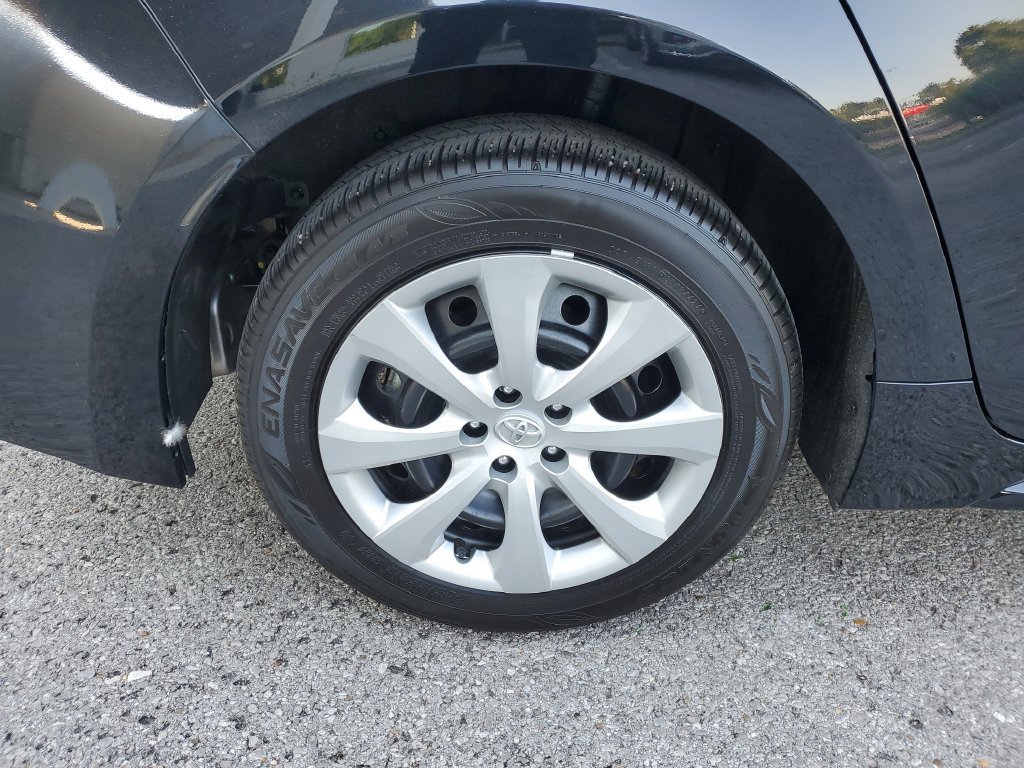 Used 2025 Toyota Corolla LE FWD image 5